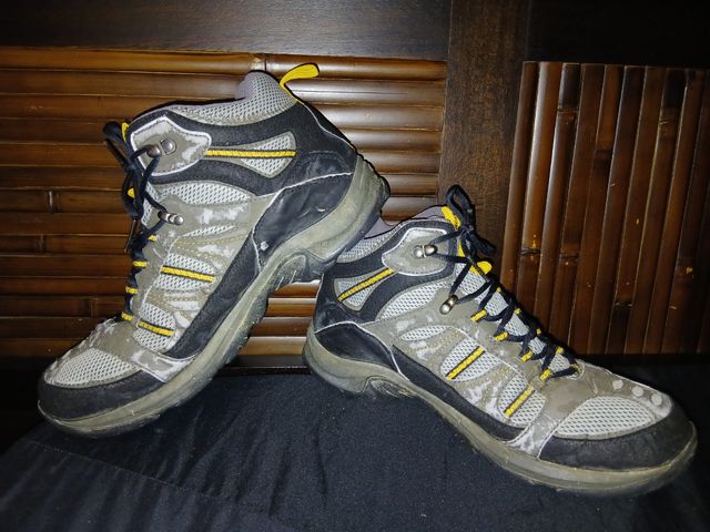 Botas de montaña HI-TEC Talla 45 Waterproof.