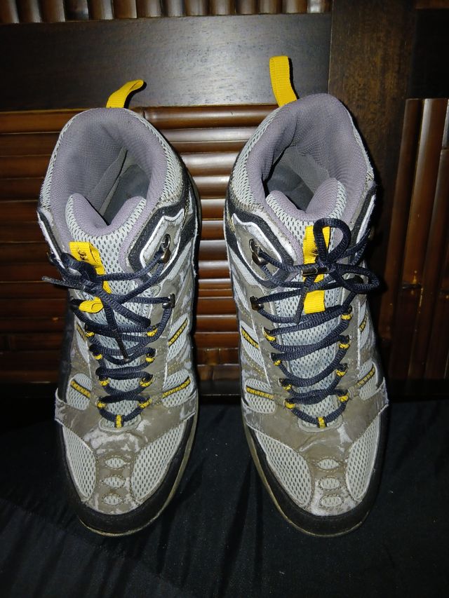 Botas de montaña HI-TEC Talla 45 Waterproof.