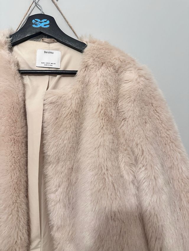 Abrigo pelo sintético Bershka talla única