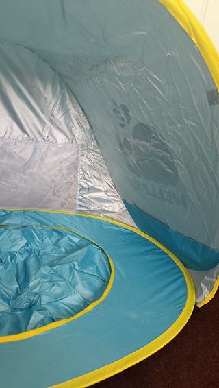 Tienda de playa para bebé con piscina
