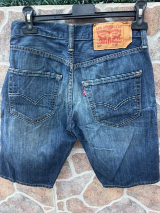 Bermudas Levi's Azules, talla W28 q equivale a 38