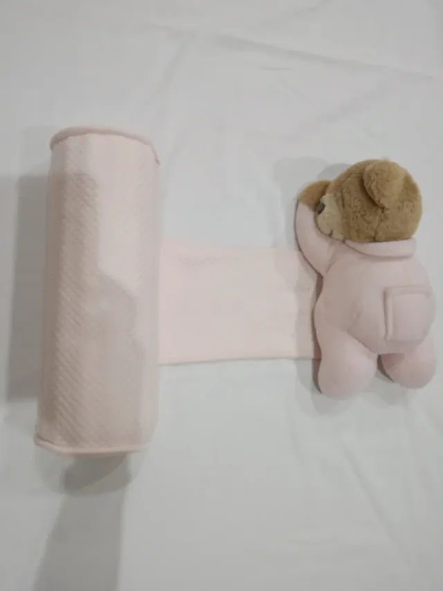 Cojín antivuelco para bebé. Red Castel