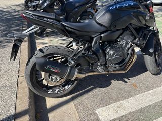Escape Yamaha mt 07 homologado.