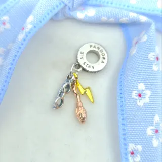 CHARM COLGANTE TRIPLE HARRY POTTER HOGWARTS