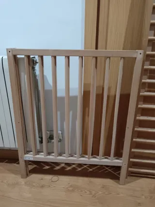 Cuna infantil de madera