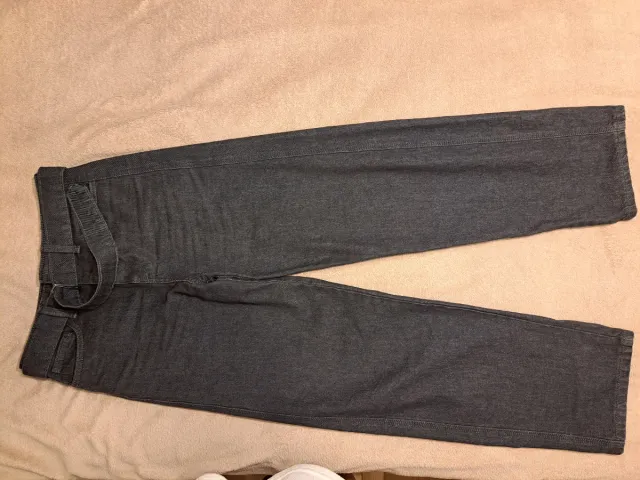 Pantalones vaqueros grises mujer