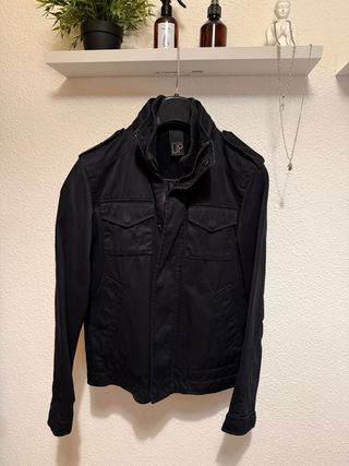 Cazadora estilo biker