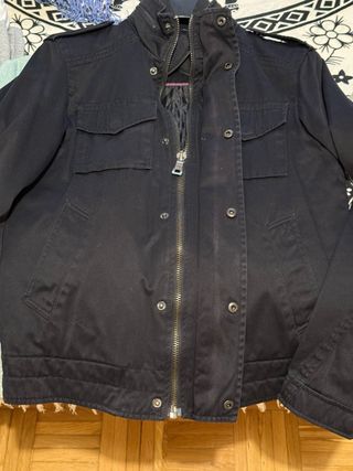 Cazadora estilo biker