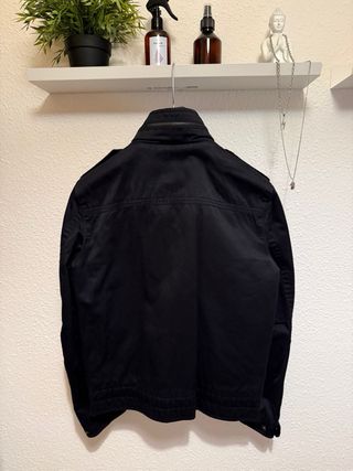 Cazadora estilo biker