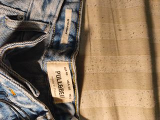 Pantalón vaquero corto desgastado
