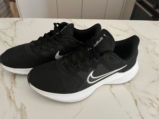 Zapatillas Nike Negras y Blancas