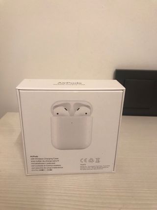 AirPods Gen 2 con custodia di ricarica wireless