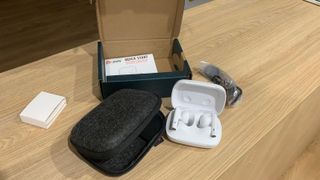 Auriculares Poly Voyager Free 60 UC Blancos