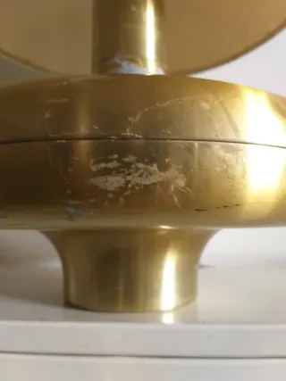 Lámpara de sobremesa dorada metal
