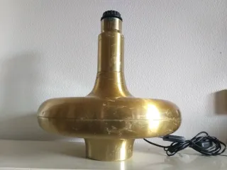 Lámpara de sobremesa dorada metal