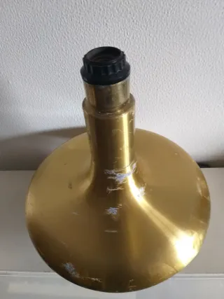 Lámpara de sobremesa dorada metal