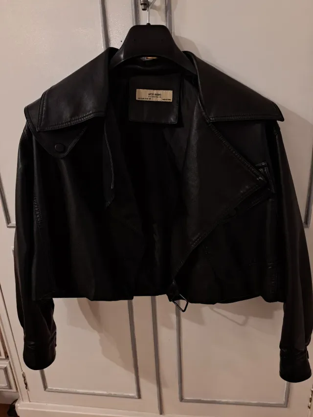 Chaqueta APTE BASIC Negra Talla Única