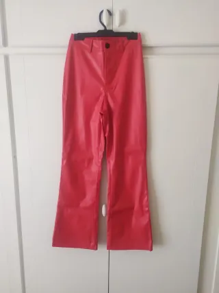 Pantalón efecto piel rojo T-XS