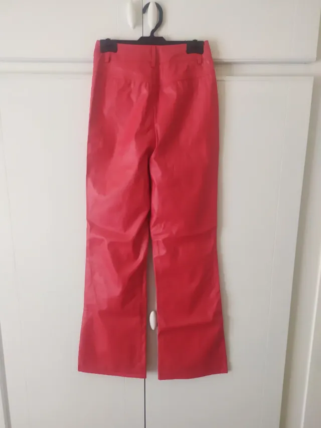 Pantalón efecto piel rojo T-XS