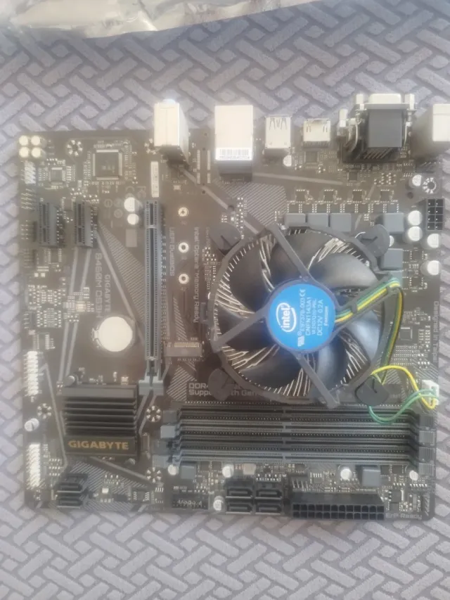 Placa Base Gigabyte B460M DS3H