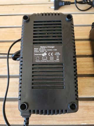 2 Cargadores Para baterías  24V 24LFC12