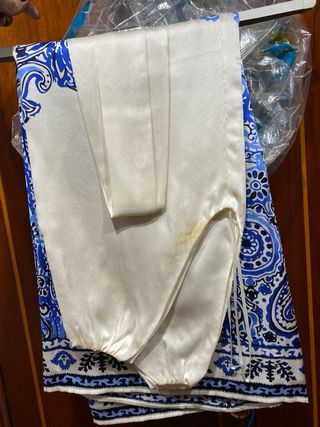 Vestido blanco y azul con estampado