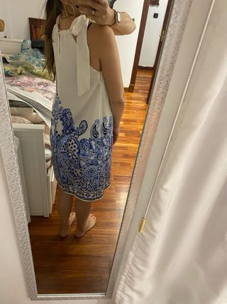 Vestido blanco y azul con estampado