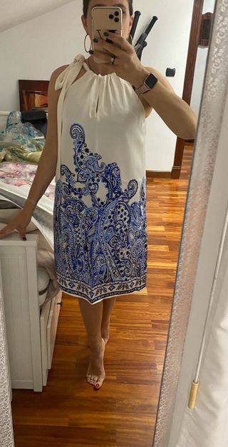 Vestido blanco y azul con estampado