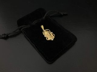 colgante oro 18k con piedra