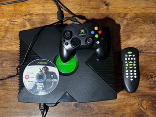 Xbox Clásica con mando, cables y juego