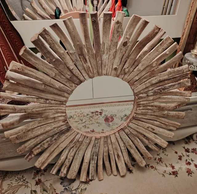 Espejo de madera flotante con forma de sol