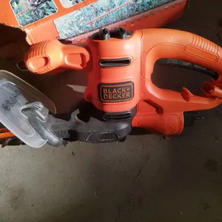 Tagliasiepi elettrico Black+Decker