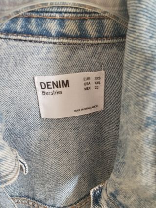 Chaqueta vaquera Bershka azul talla xxs, grande..