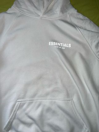 Sudadera ESSENTIALS Blanca precio negociable
