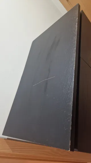 Cómoda de madera oscura