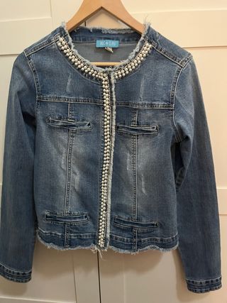Chaqueta vaquera HUG & CLAU con perlas
