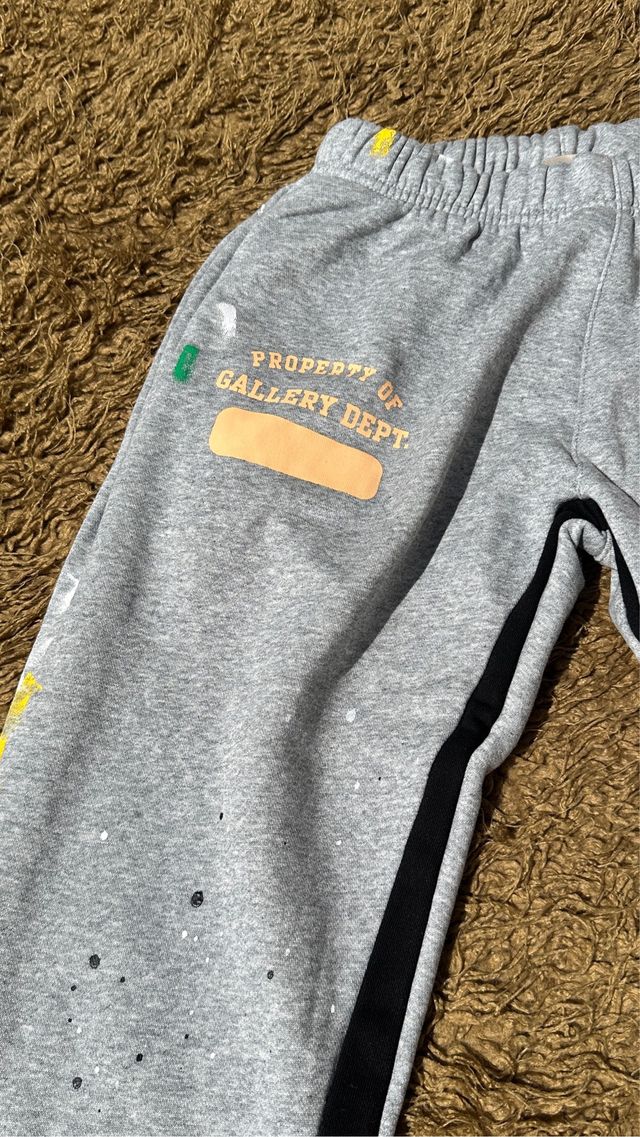 Pantalones Gallery Dept. Grises con Diseño