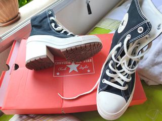 Converse de tacón negros