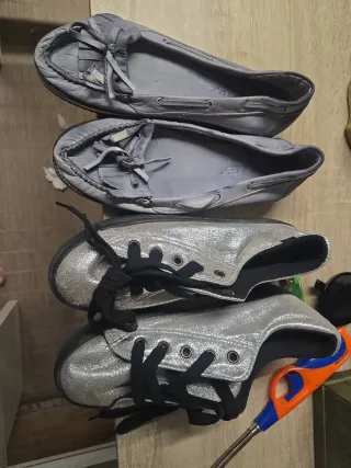 Zapatillas mujer grises y plateadas