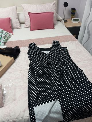 Vestido midi negro lunares blancos
