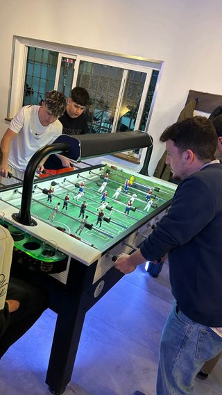 Futbolín tecno profesional para bares y pubs