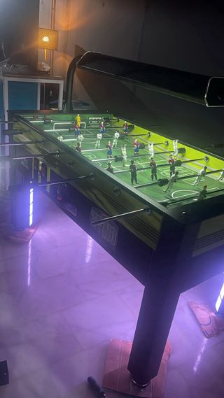 Futbolín tecno profesional para bares y pubs