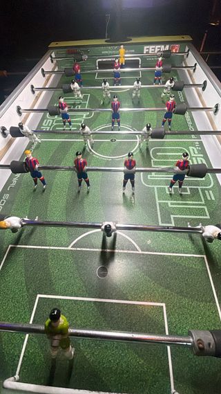 Futbolín tecno profesional para bares y pubs