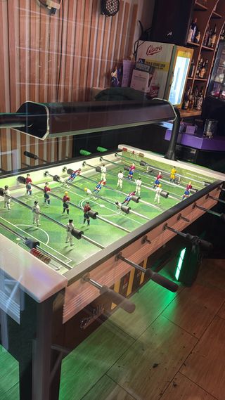 Futbolín tecno profesional para bares y pubs