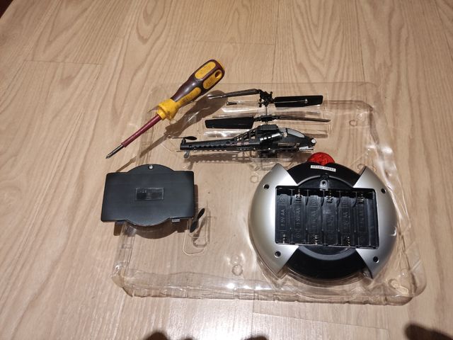 Helicóptero Nano Apache RC