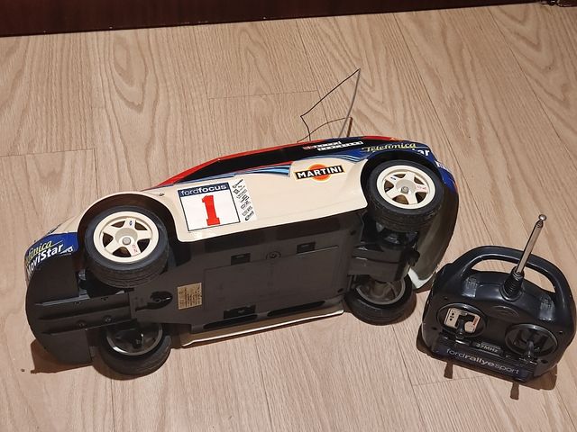 Coche radiocontrol Ford Focus Carlos  Sainz Racing