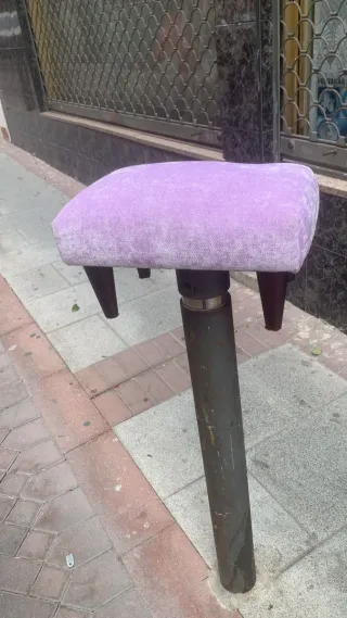 Reposapiés taburete de tela y madera