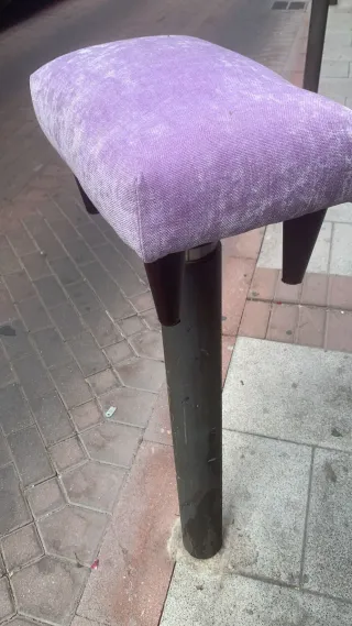 Reposapiés taburete de tela y madera