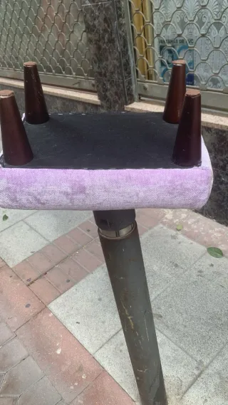 Reposapiés taburete de tela y madera