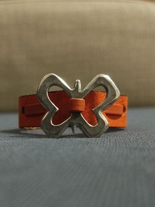 Pulsera Cuero Mariposa Ciclón